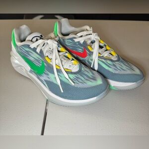 NIKE AIR ZOOM G.T. CUT 2 (size 10.5)